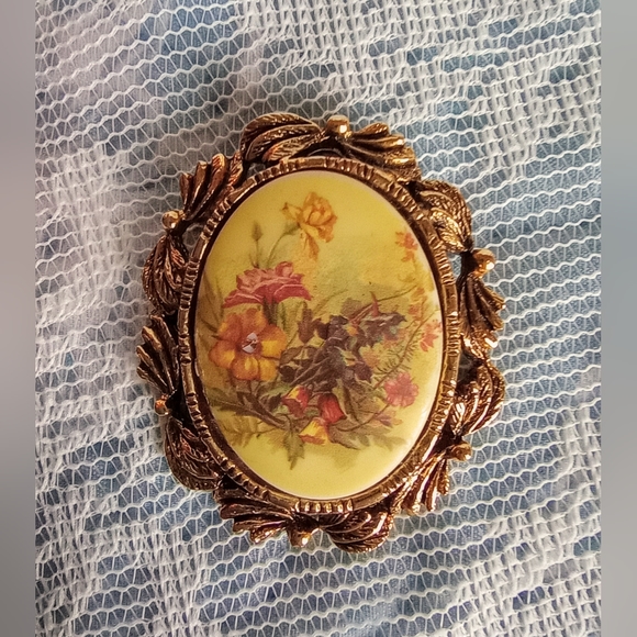 Vintage Floral Gold Tone Pendant/Brooch - Picture 3 of 5